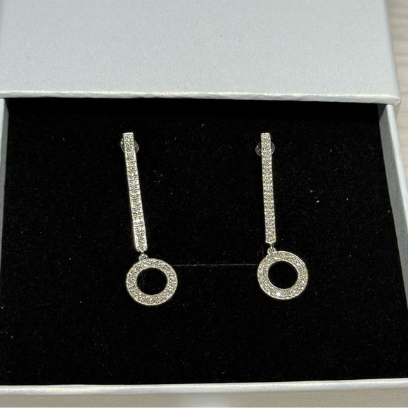 10k Solid White Gold & Diamond Elegant Drop Earrings. - Picture 1 of 6